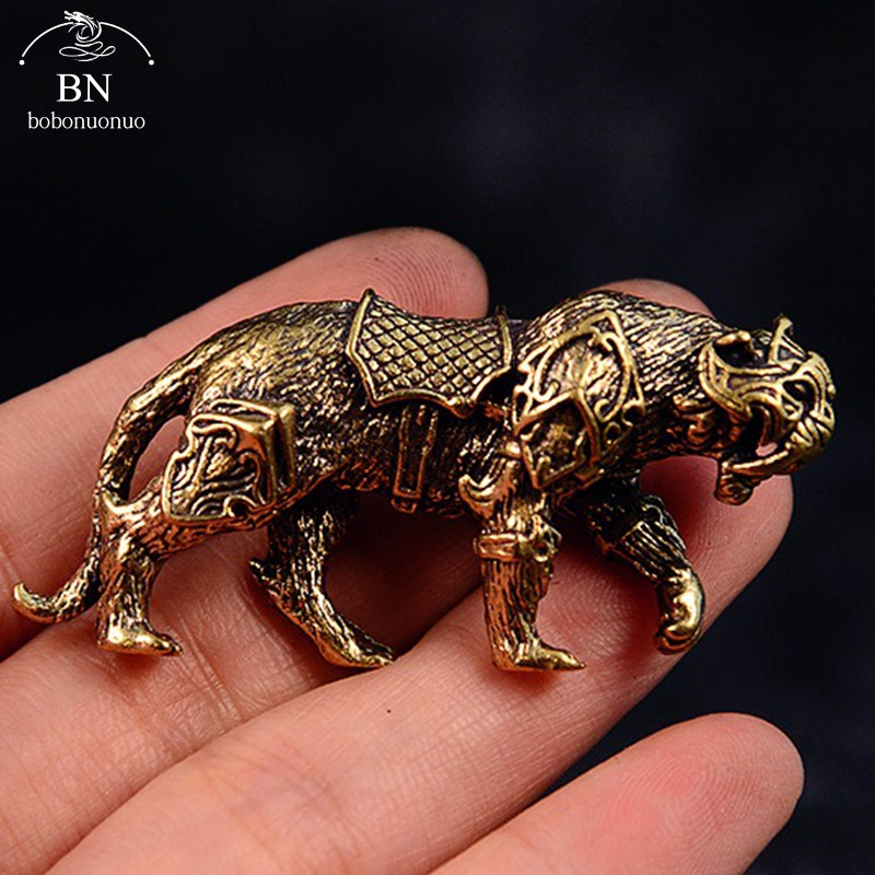 Retro Gaming Decor - Retro-Messingfigur eines majestätischen Säbelzahntigers, Miniatur-Tierfigur, Vintage-Tischdekoration,